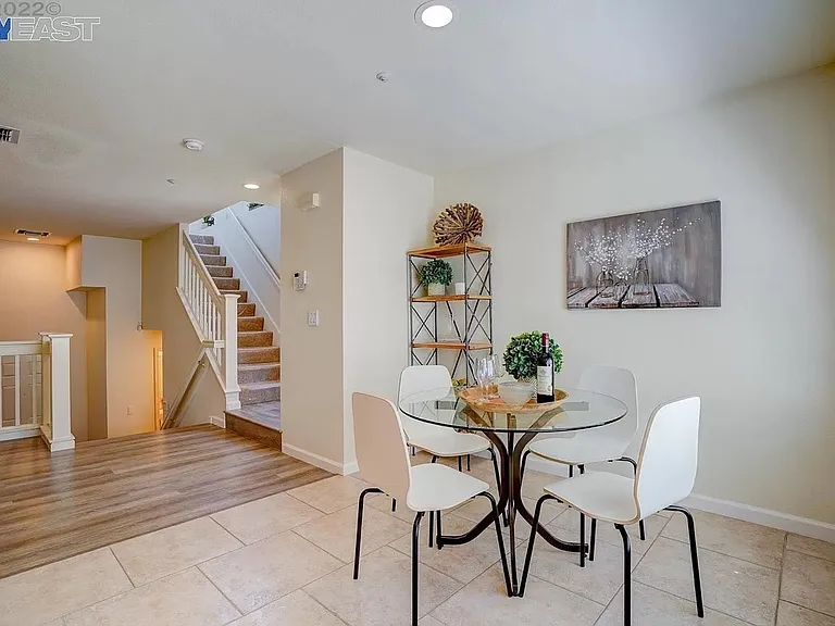 203 Swan Ct #203 — Photo 25