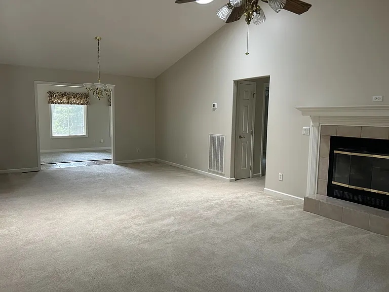 193 Berkshire Loop — Photo 6