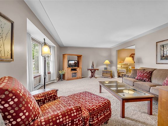 5th image of 469 Whitman Blvd