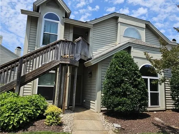 495 E Lake Cir, Chesapeake, VA 23322