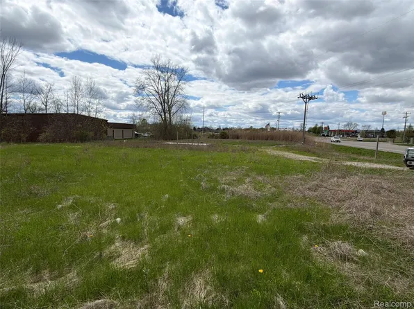 3155 W Thompson Rd, Fenton, MI 48430