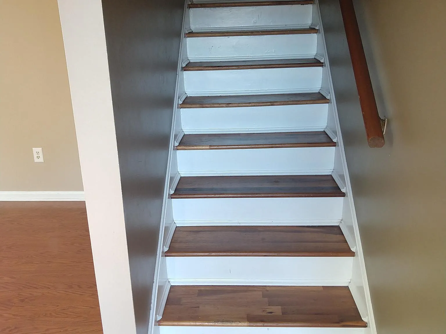 3484 Sutherland Dr — Photo 3