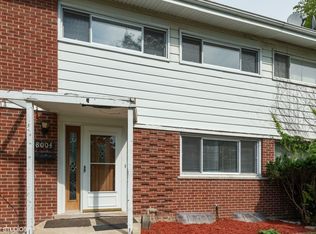 8004 W Lyons St, Niles, IL 60714
