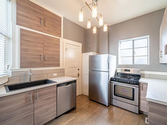 3rd image of 194 Gough St
