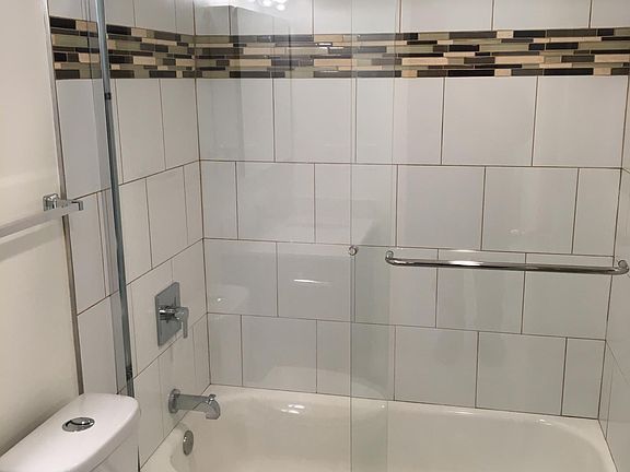 2nd image of 119 Franklin St #8