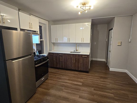 2nd image of 934 Pavonia Ave #4B