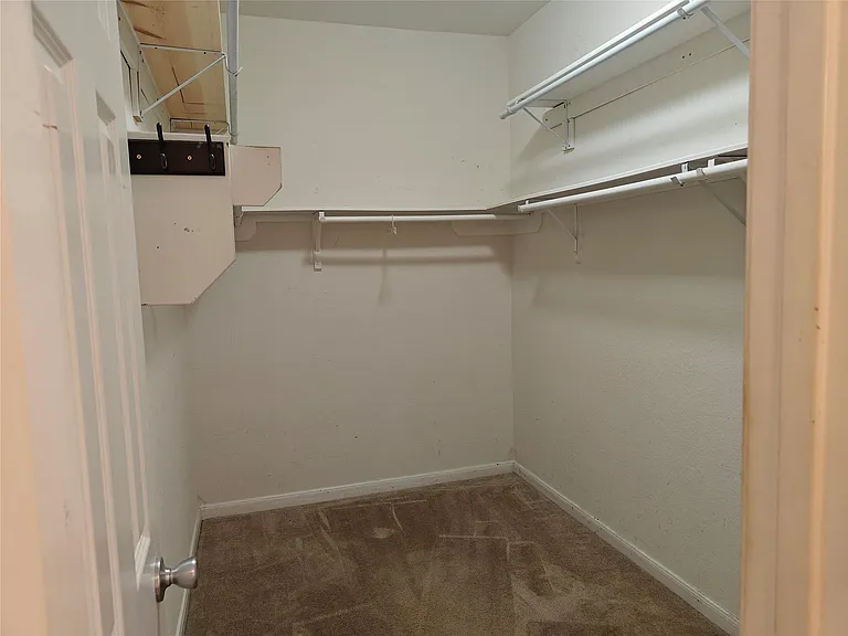 7915 Moss Springs Ct — Photo 23