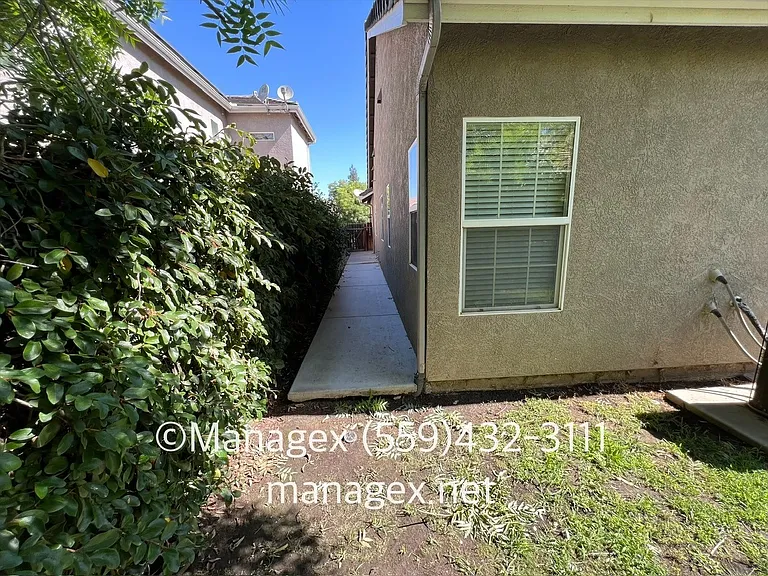 1151 E Pinehurst Ave — Photo 24