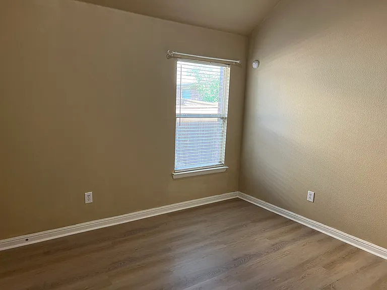 1405 Nightingale Dr — Photo 31