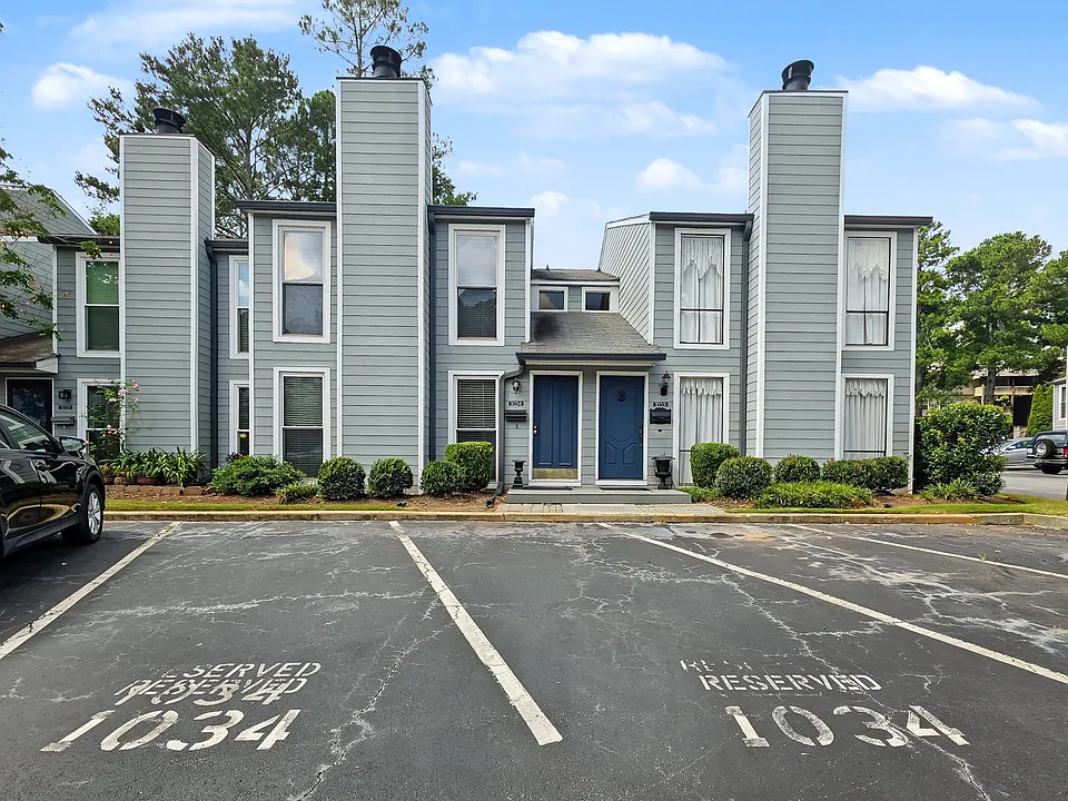 1034 Riverbend Club Dr SE