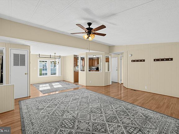 5th image of 322 Running Brook Rd