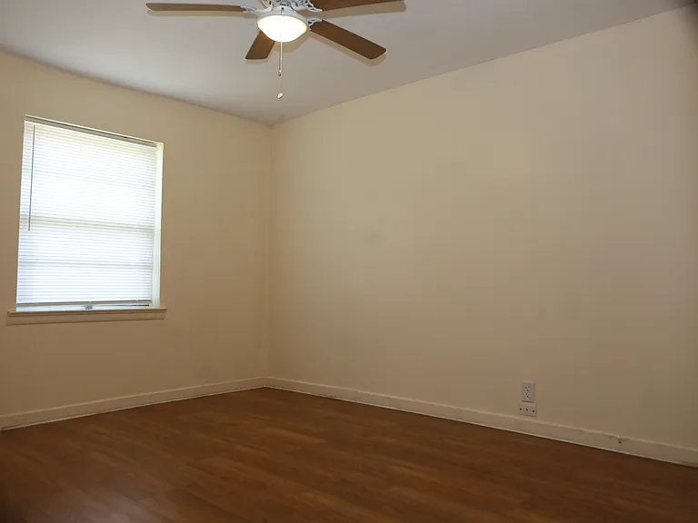 1301 Bandera Ln — Photo 11
