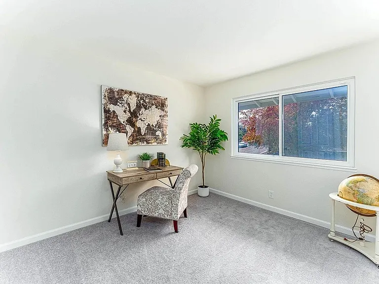 7684 Surrey Ln — Photo 13