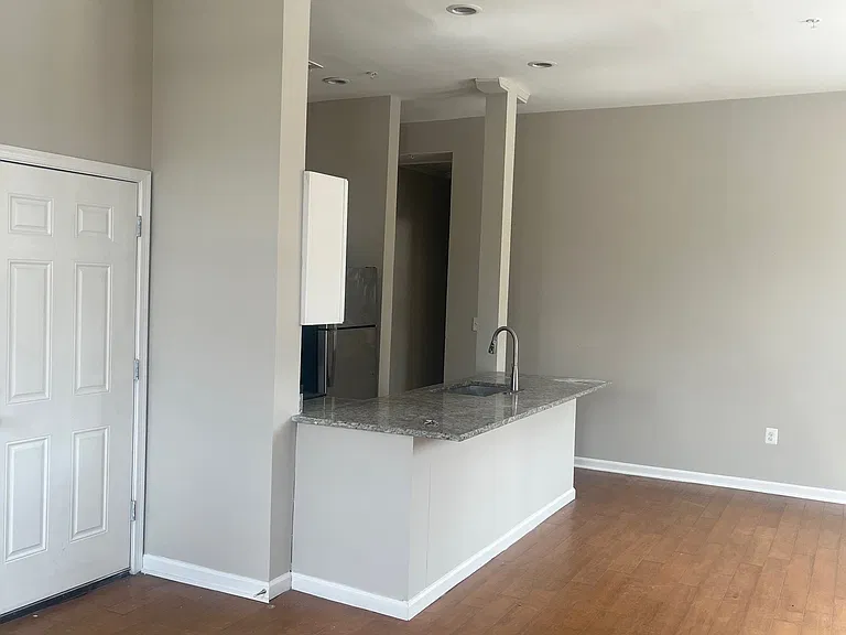 2407 Brookfield Ave — Photo 6