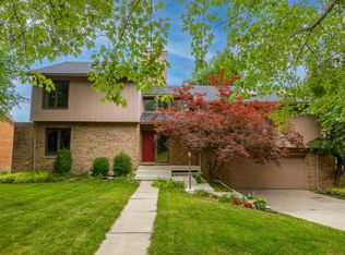 993 Rockbridge Rd, Lexington, KY 40515