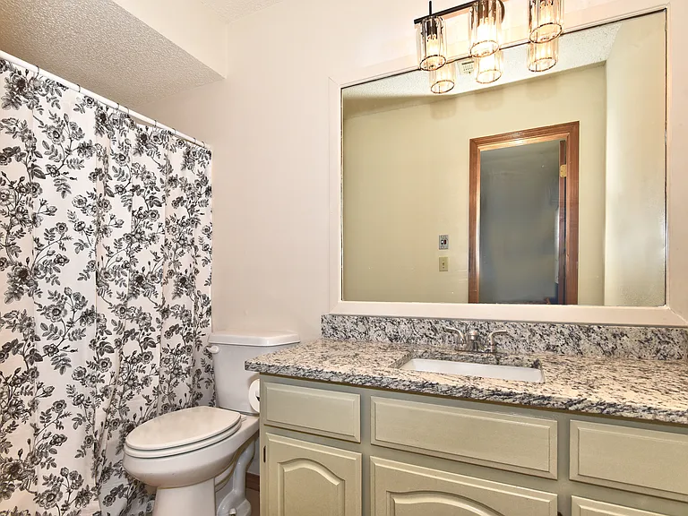2500 W Honolulu St — Photo 10