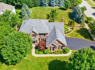 602 Mockingbird Ct, Saint Charles, IL