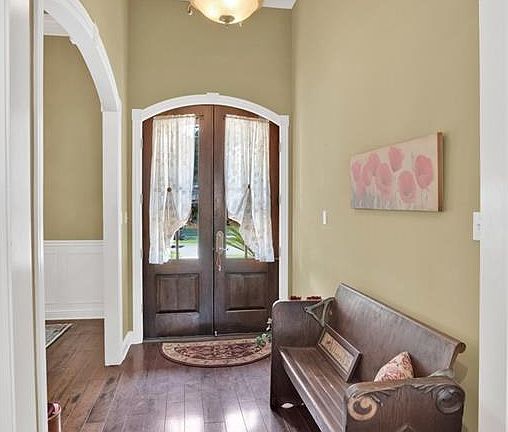 4th image of 10885 Dauphine Ct