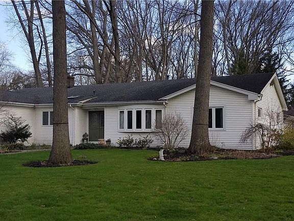 3rd image of 102 Oak Manor Cres