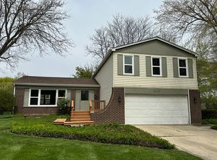 6S010 Greenwood Ct, Naperville, IL