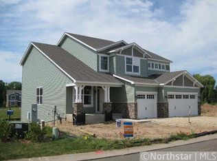 615 E Gate Pkwy, Mahtomedi, MN 55115