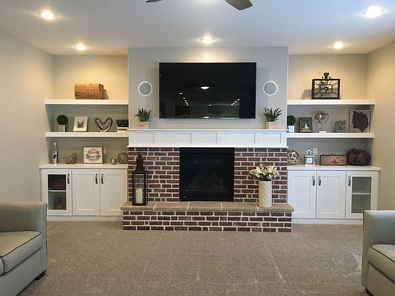 Family room w/ built-ins