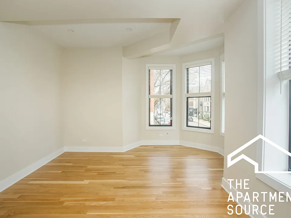 2256 N Southport Ave #2
