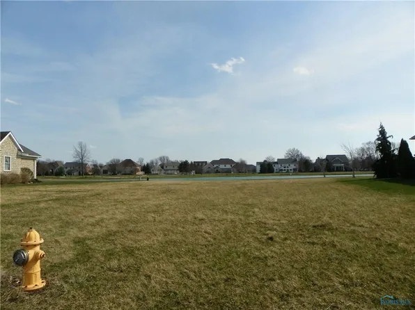 2111 Pinehurst Trl, Fremont, OH 43420
