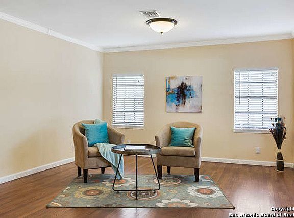 5th image of 2218 W Magnolia Ave