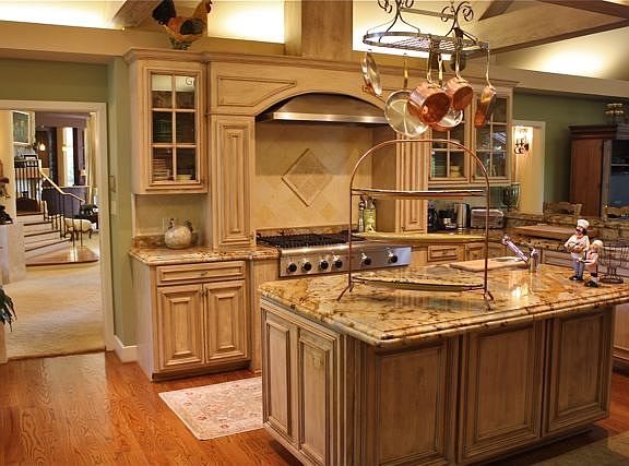 2nd image of 1 Twin Oaks Ct