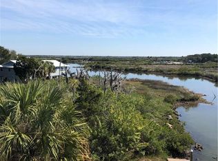 525 N Lake Cir, Crystal River, FL 34429