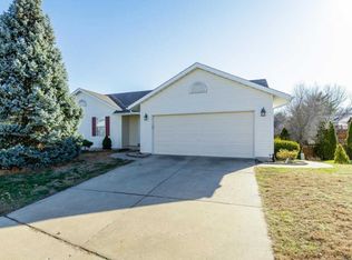 101 Meadowdale Ct, Saint Charles, MO