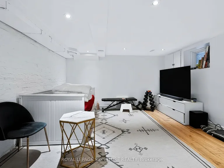 37 Strathcona Ave — Photo 27
