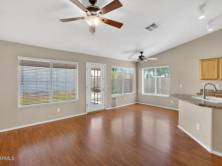 1040 W Seagull Dr — Photo 3