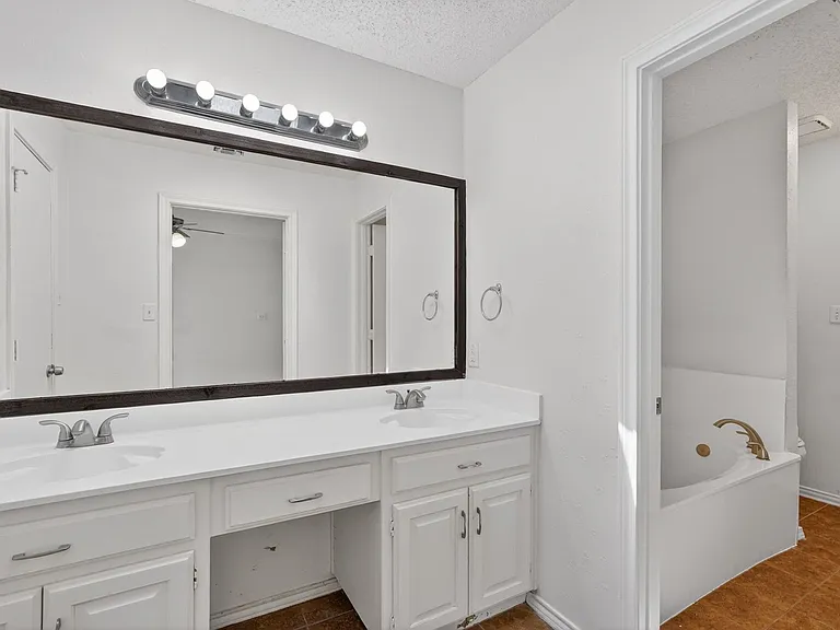 2403 Ridgevalley Dr — Photo 17