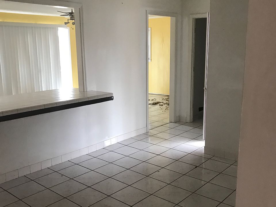 Kitchen Entrance 