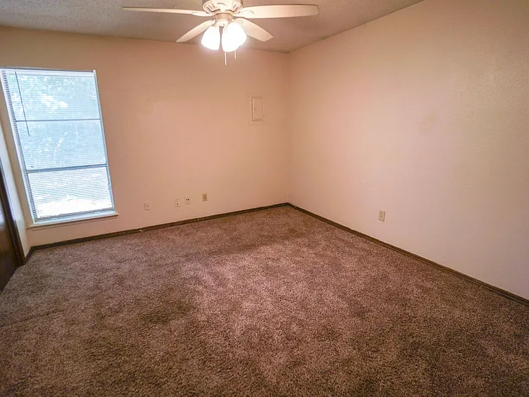 2275-2283 Donna Dr — Photo 6
