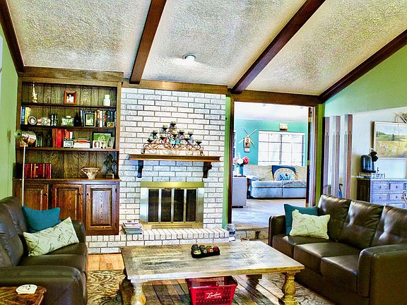 Living Room 15'5x18'6