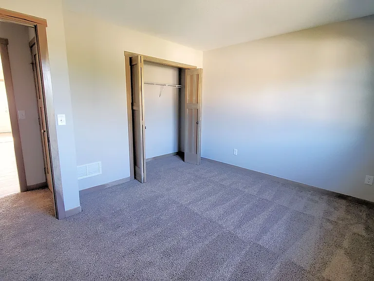 685 Heritage Ln — Photo 18