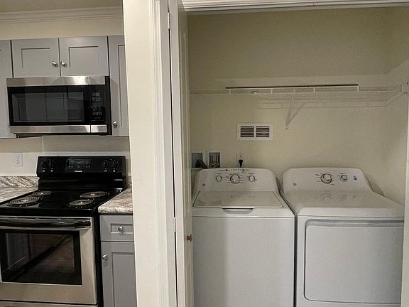 3rd image of 206 W 3rd St