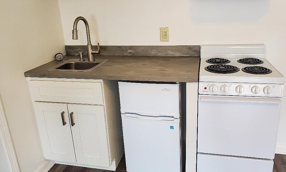 1st image of 937 N Main St #8