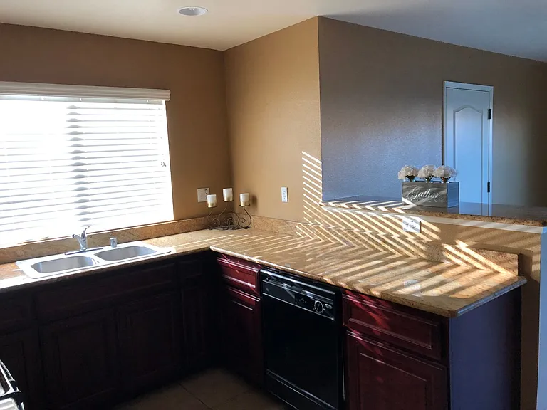 585 Hart Dr — Photo 18