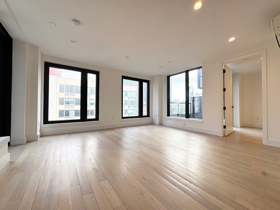 1st image of 260 Gold St #1005