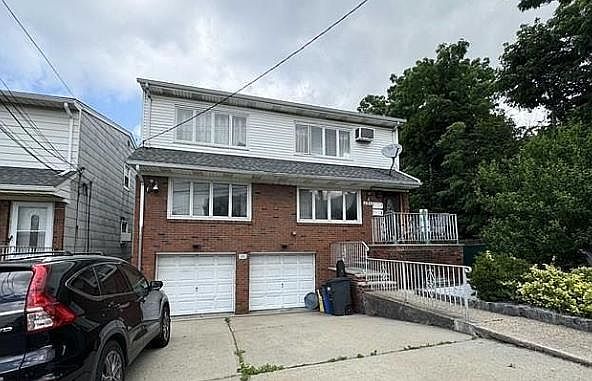 1st image of 689 Fairview Ave Floor 1