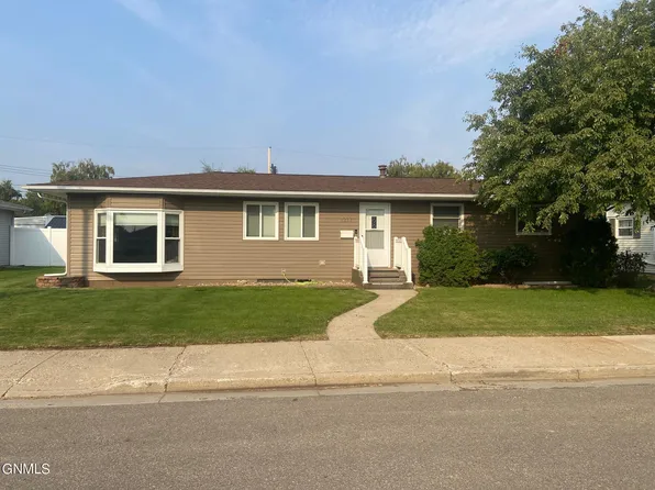 1217 8th Ave W, Williston, ND 58801