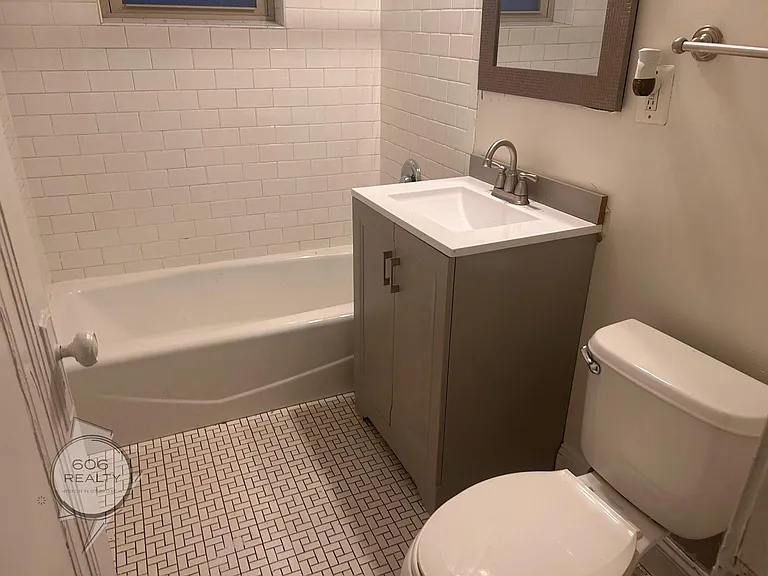 Oak Park! 118-20 S Austin Blvd - 8-10 Adams St — Photo 5
