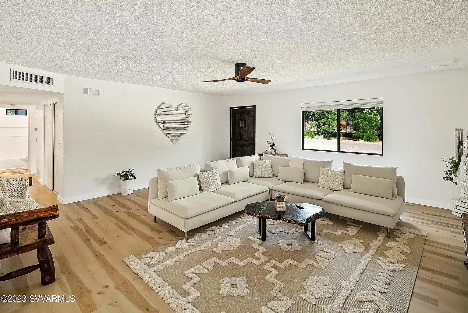 3 bed, 1260 sqft, $3,800 — Photo 2