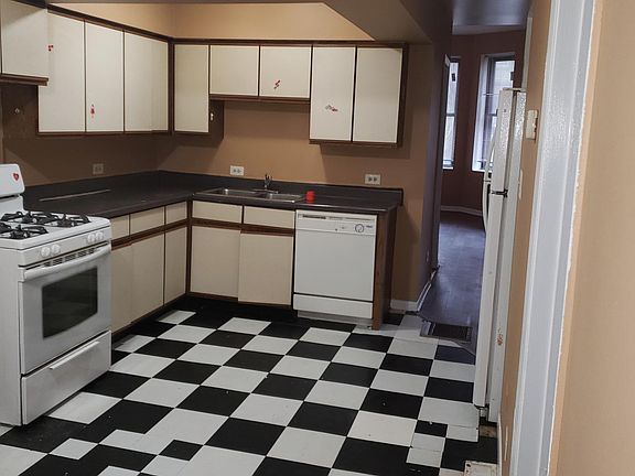 ANOTHER VIEW OF LARGE EAT-IN KITCHEN