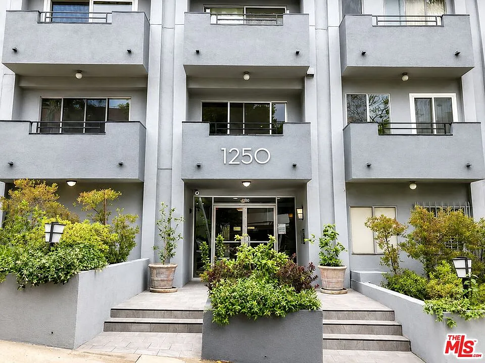 1250 N Kings Rd #506
