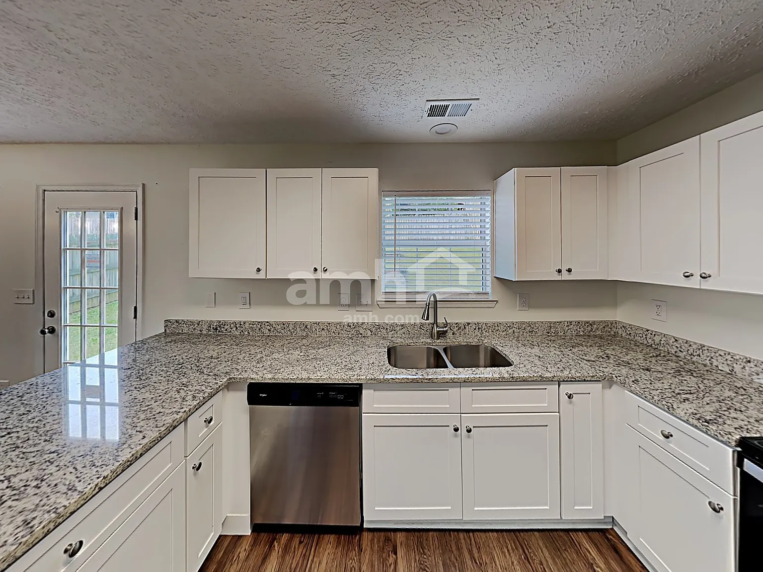 4 bed, 2.5 bath, 1937 sqft, $2,540 — Photo 3